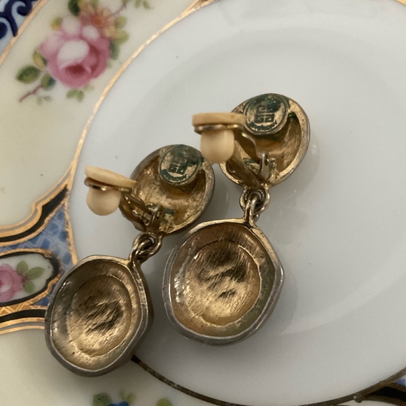 VINTAGE GIVENCHY LOGO GOLD ENAMEL earrings - Picture 7 of 9